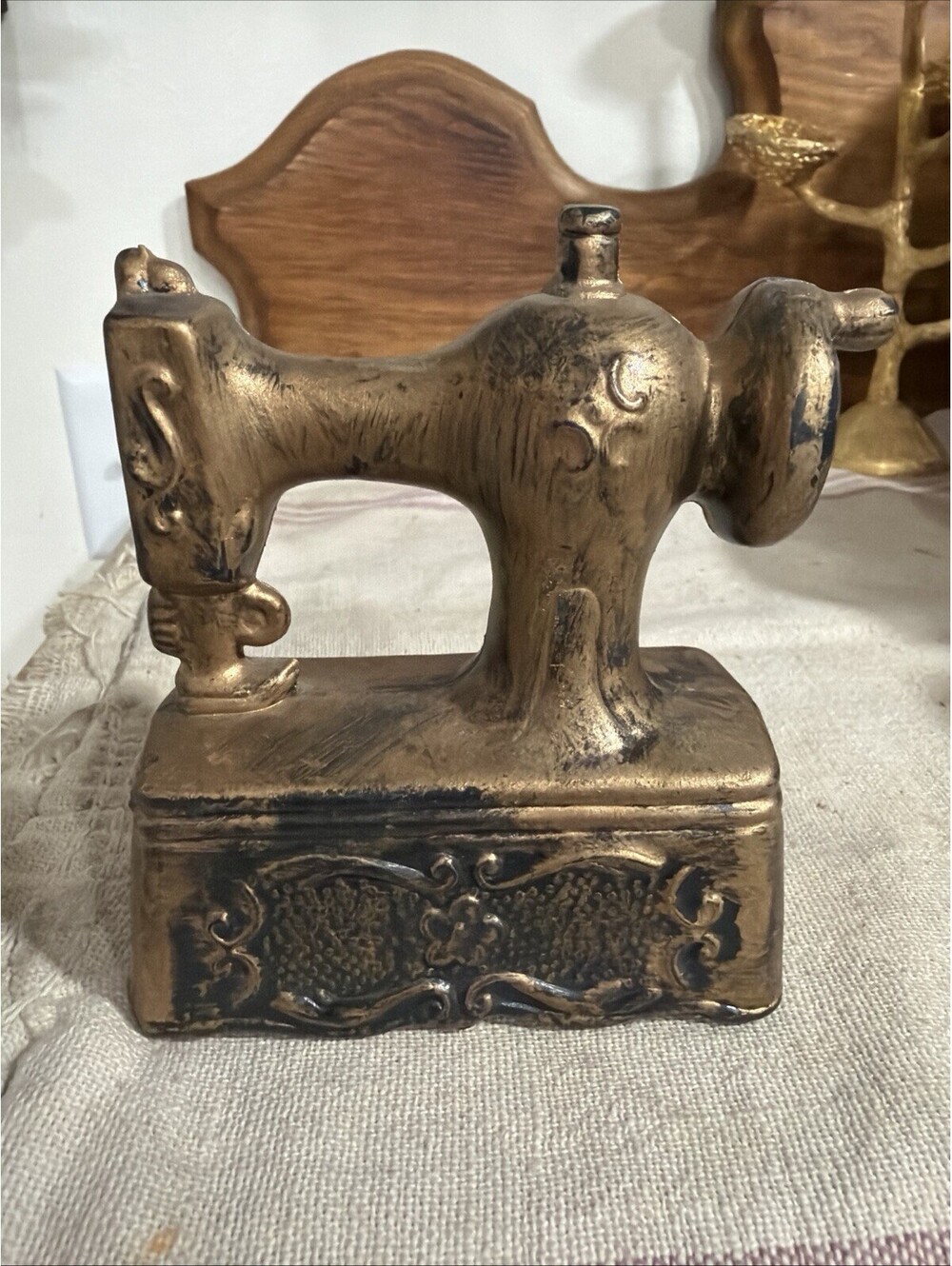 VTG Singer Mini Sewing Machine Piggy Bank Plastic Gold And Black Retro 4x5”
